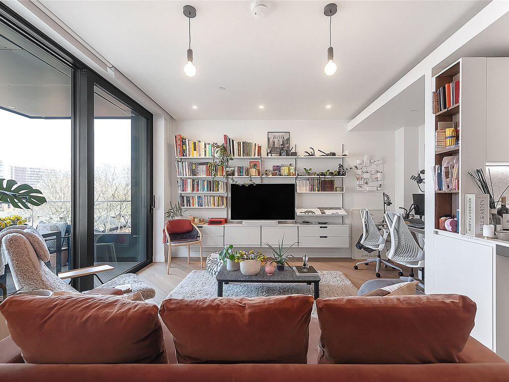 1 bed flat for sale in Wood Crescent, White City W12, £725,000