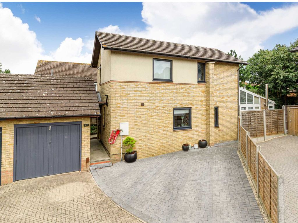 3 bed detached house for sale in Hambleton Grove, Emerson Valley, Shenley Brook End School Catchment MK4, £390,000