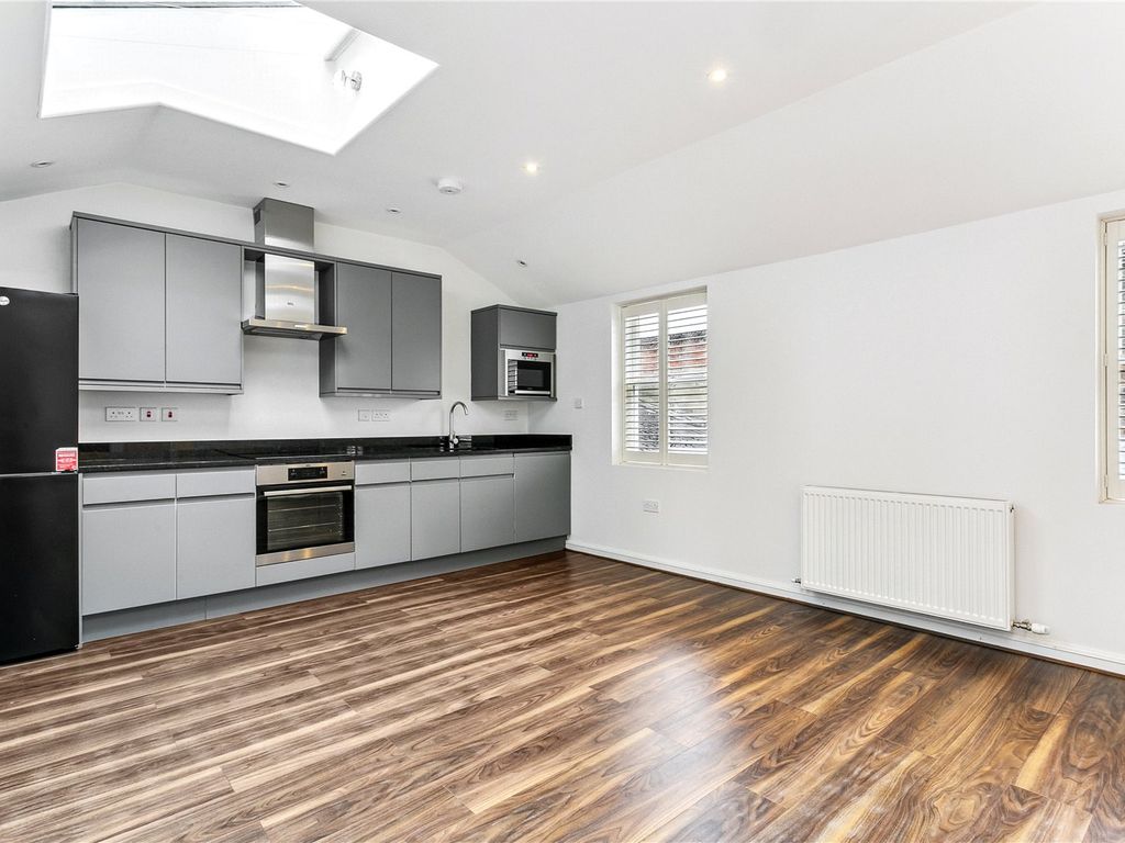 3 bed property for sale in Foxton Mews, Richmond TW10, £950,000