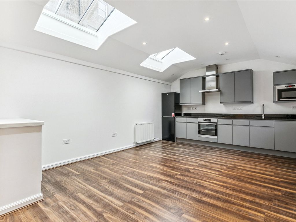 3 bed property for sale in Foxton Mews, Richmond TW10, £950,000