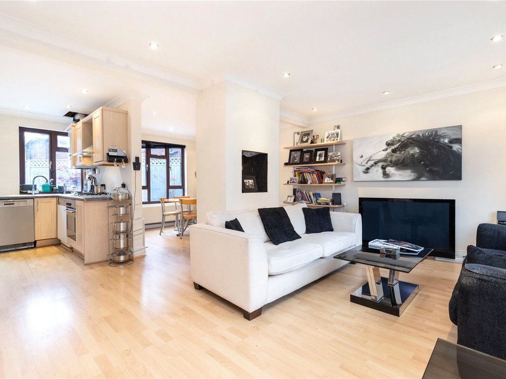 3 bed property for sale in Murray Road, Richmond TW10, £649,950