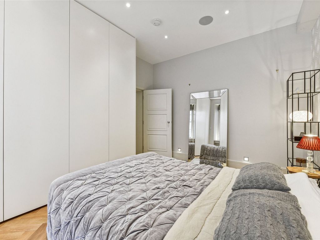 3 bed flat for sale in Queen's Gate Terrace, Kensington Gate SW7, £2,100,000