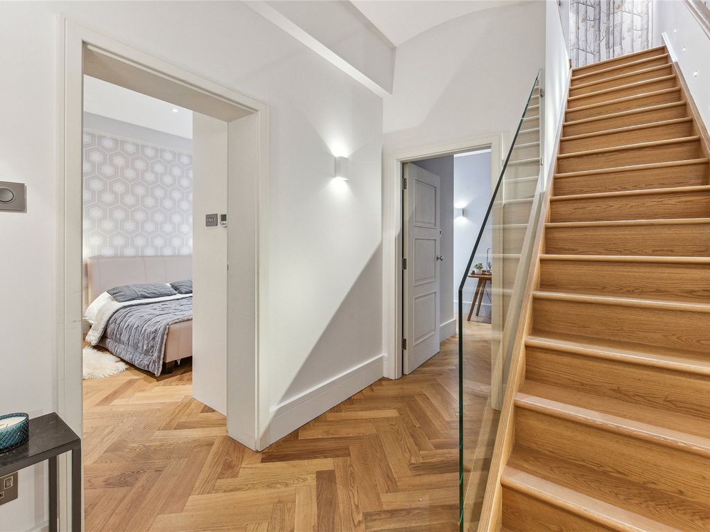 3 bed flat for sale in Queen's Gate Terrace, Kensington Gate SW7, £2,100,000
