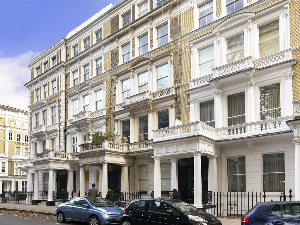 2 bed flat for sale in Courtfield Gardens, South Kensington SW5, £1,175,000