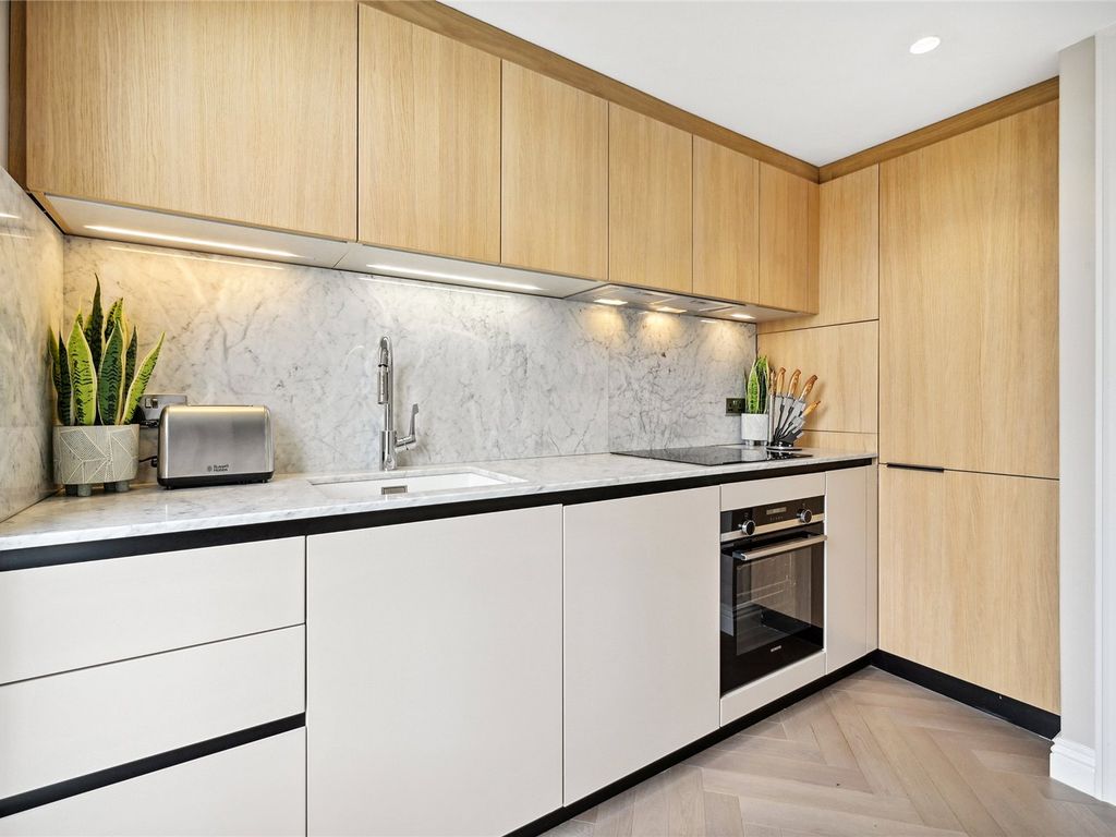 3 bed flat for sale in Onslow Gardens, South Kensington SW7, £2,600,000