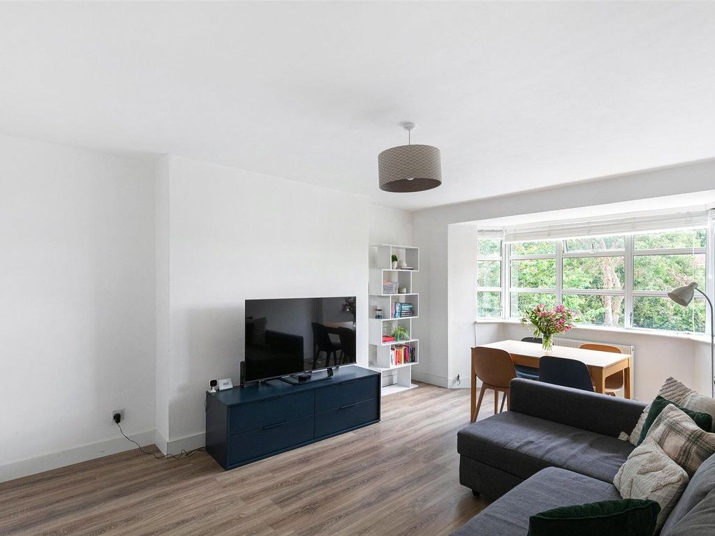 2 bed flat for sale in Flat 20, Merstone House SW18, £400,000