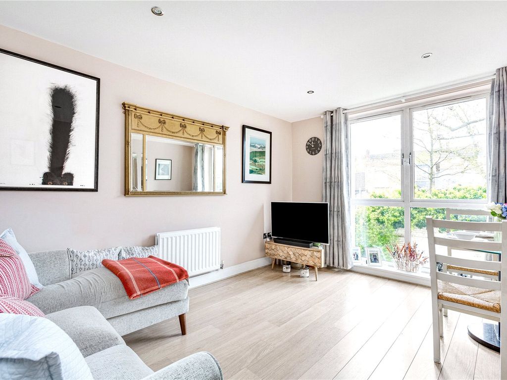 2 bed flat to rent in Eltringham Street, Battersea Reach SW18, £2,600 pcm
