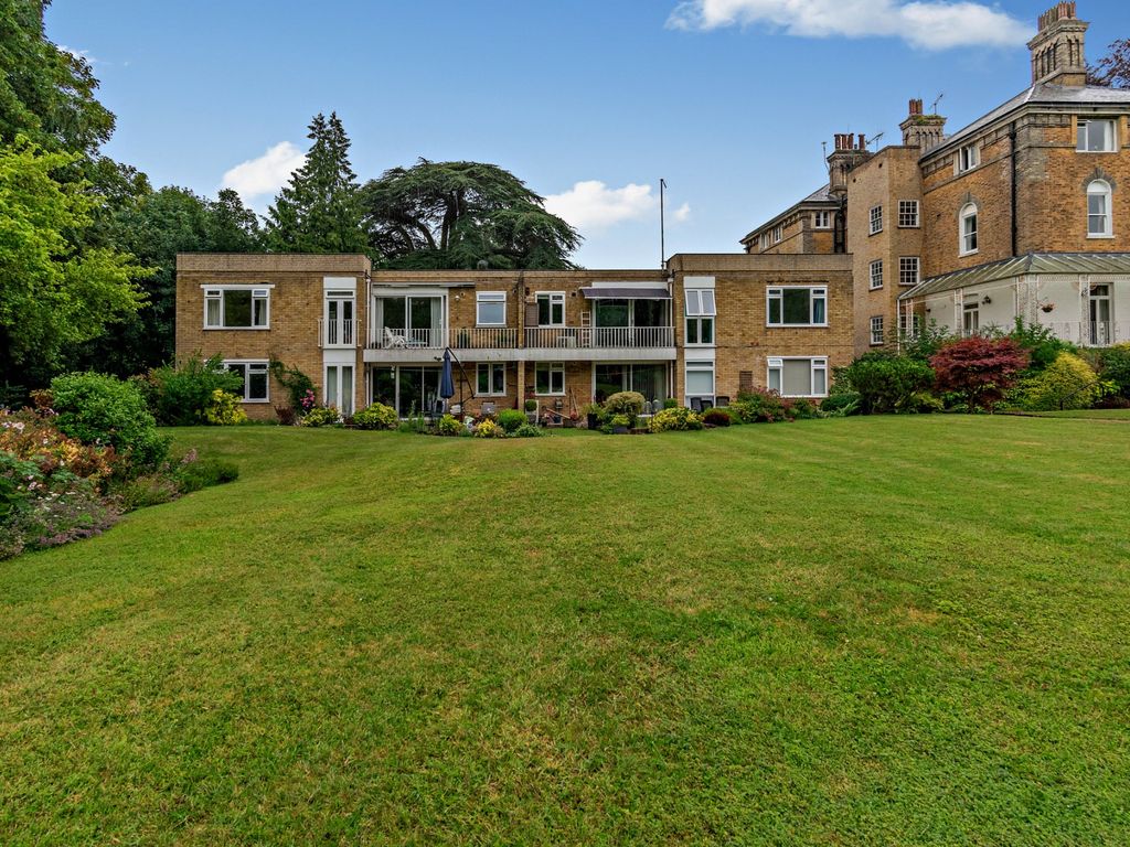 3 bed flat for sale in Glen Chess, Loudwater Lane, Rickmansworth WD3, £610,000