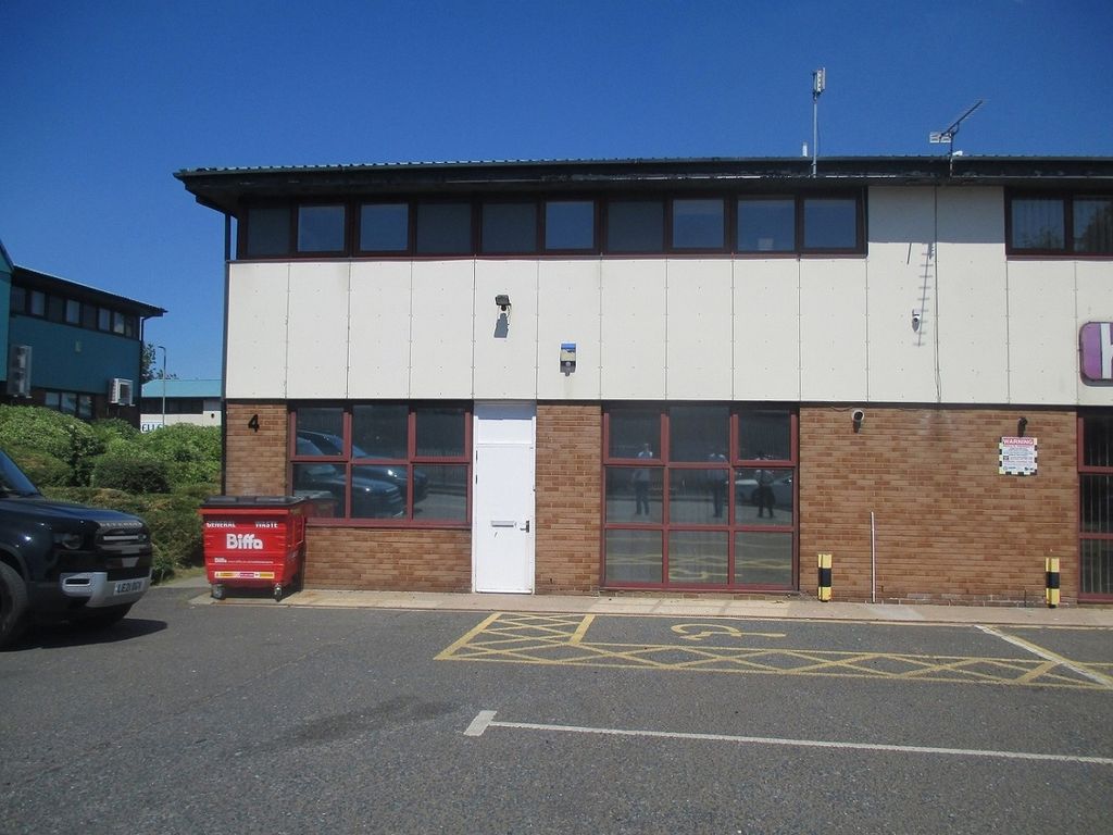 Office to let in Fieldhead Street, Bradford BD7, £16,500 pa