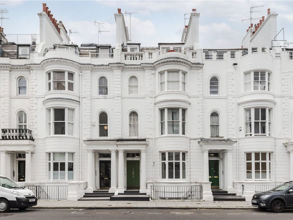 1 bed flat for sale in Gloucester Terrace, Bayswater W2, £425,000