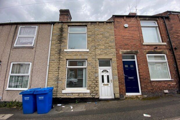 2 bed terraced house to rent in Nelson Street, Chesterfield S41, £675 pcm