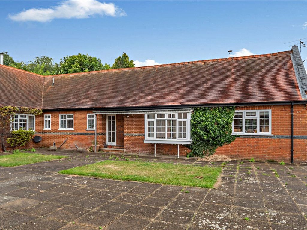 3 bed end terrace house for sale in Beenham Hill, Beenham, Reading, Berkshire RG7, £600,000