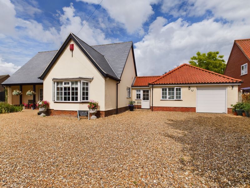 4 bed detached bungalow for sale in Mill Road, Barningham, Bury St. Edmunds IP31, £545,000