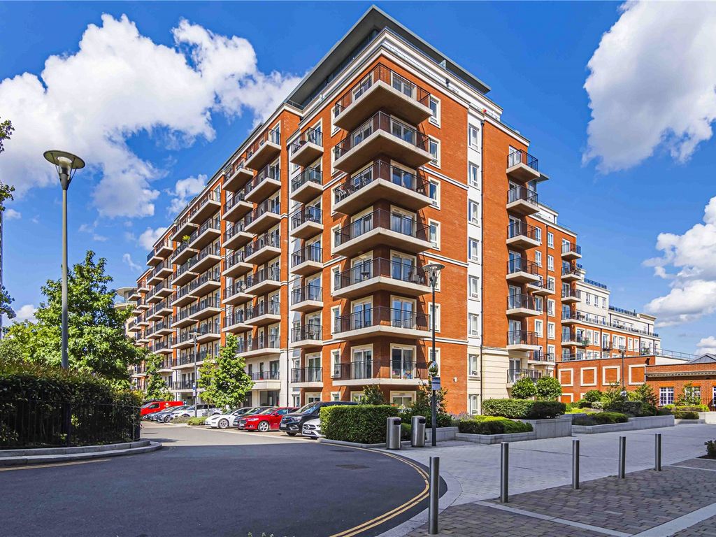 2 bed flat for sale in Beaufort Square, London NW9, £525,000