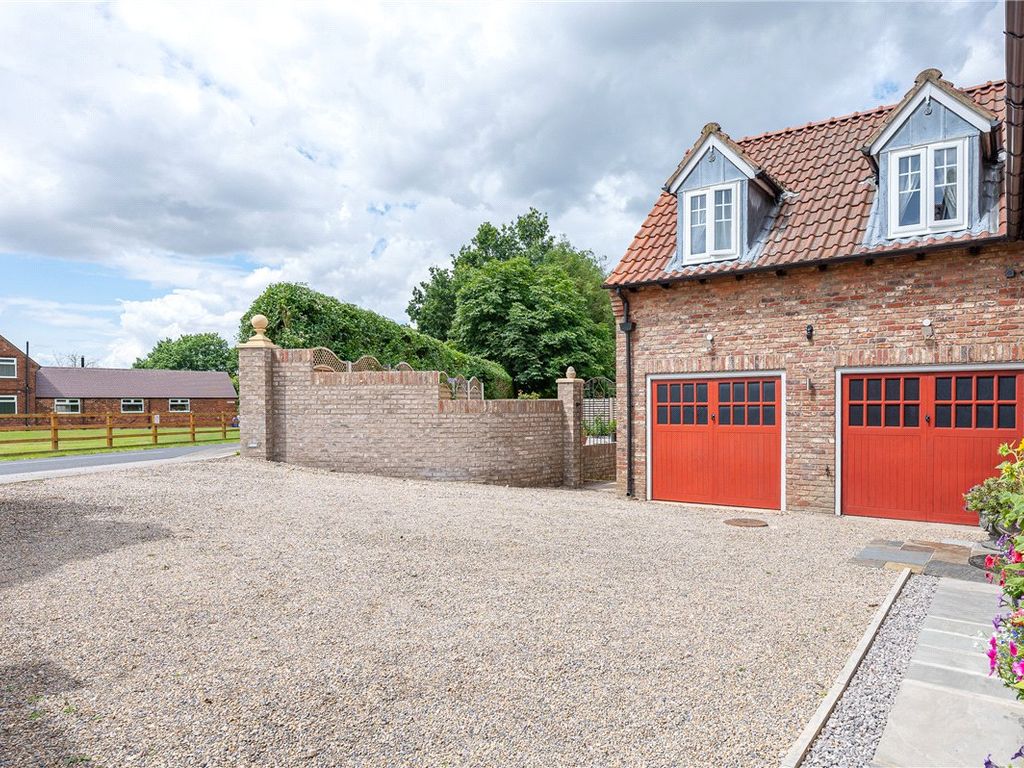 5 bed detached house for sale in Selby Road, Riccall, York, North Yorkshire YO19, £685,000