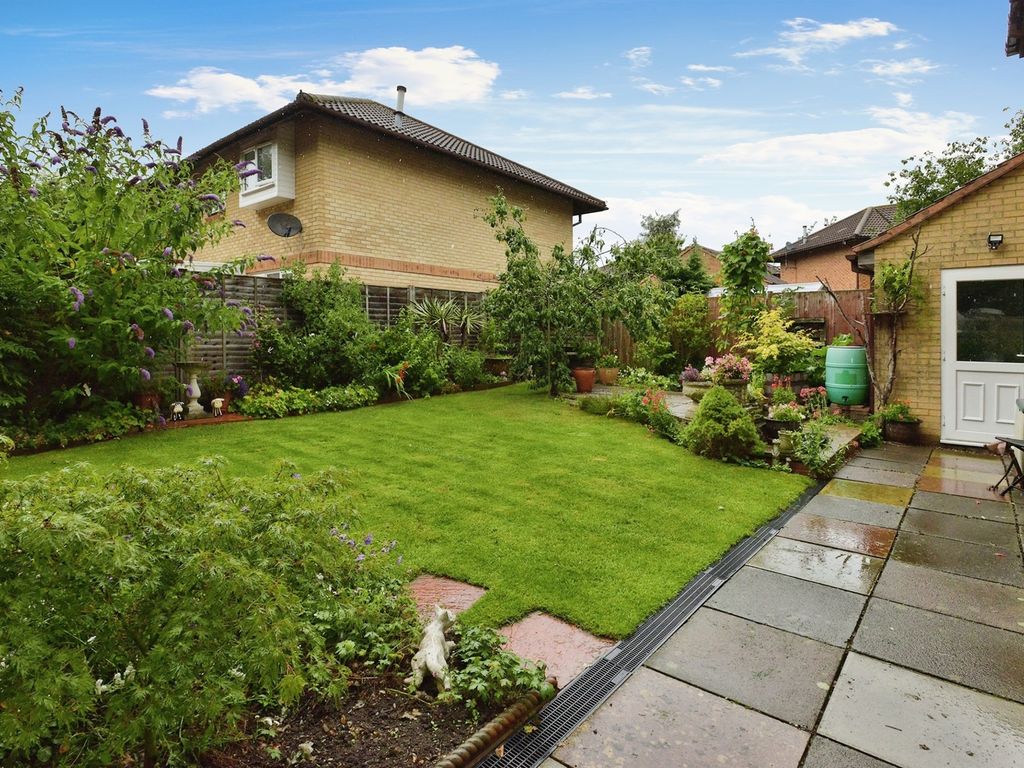 3 bed link-detached house for sale in Albury Court, Great Holm, Milton Keynes MK8, £375,000