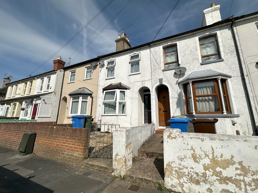 3 bed terraced house for sale in Connaught Road, Aldershot GU12, £350,000