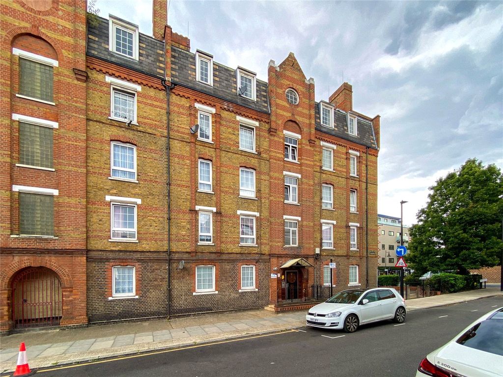 2 bed flat for sale in Bewley House, Bewley Street, Shadwell, London E1, £350,000