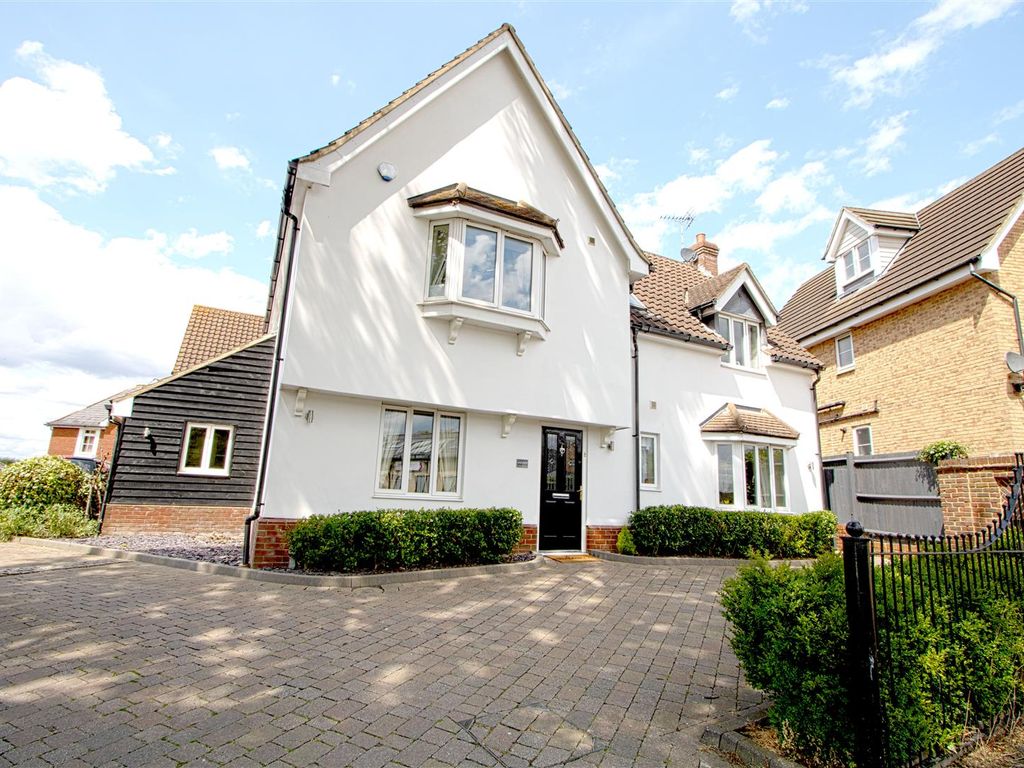 5 bed detached house for sale in Matthews Mead, Crays Hill, Billericay CM11, £750,000
