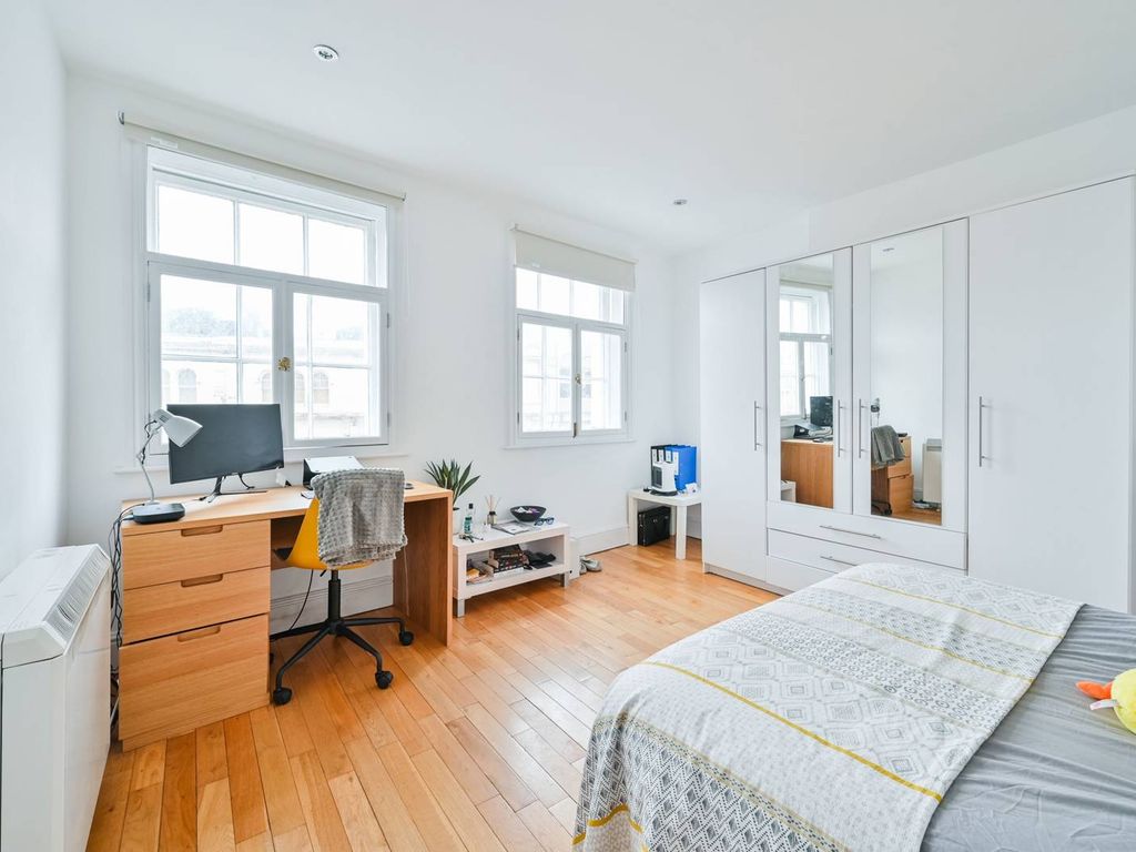 1 bed flat for sale in New Oxford Street, Covent Garden, London WC1A, £610,000