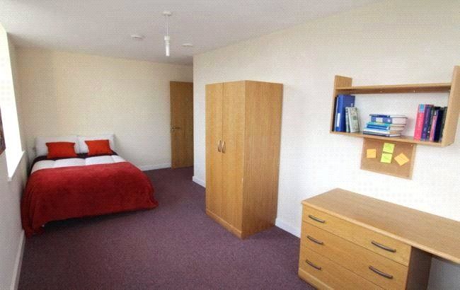 Room to rent in Northumberland Street, Town Centre, Huddersfield HD1, £455 pcm
