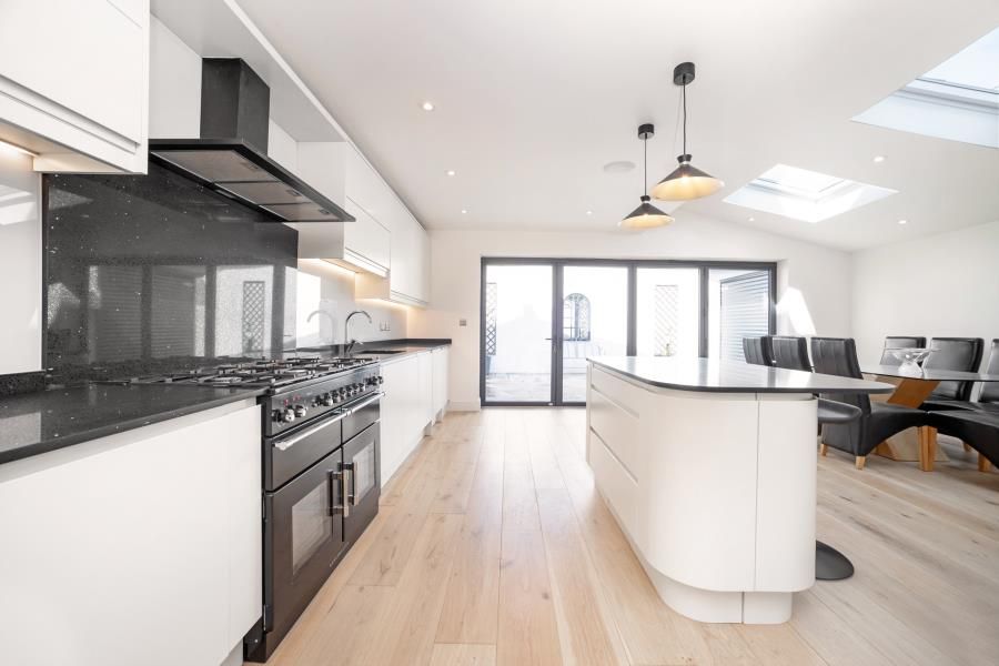 4 bed property for sale in Bloemfontein Avenue, Hammersmith And Fulham W12, £1,370,000