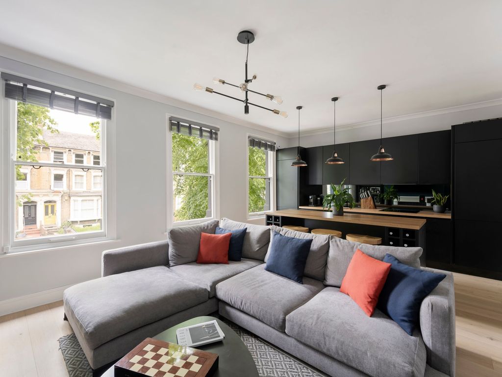 1 bed flat for sale in Evering Road, Stoke Newington N16, £550,000