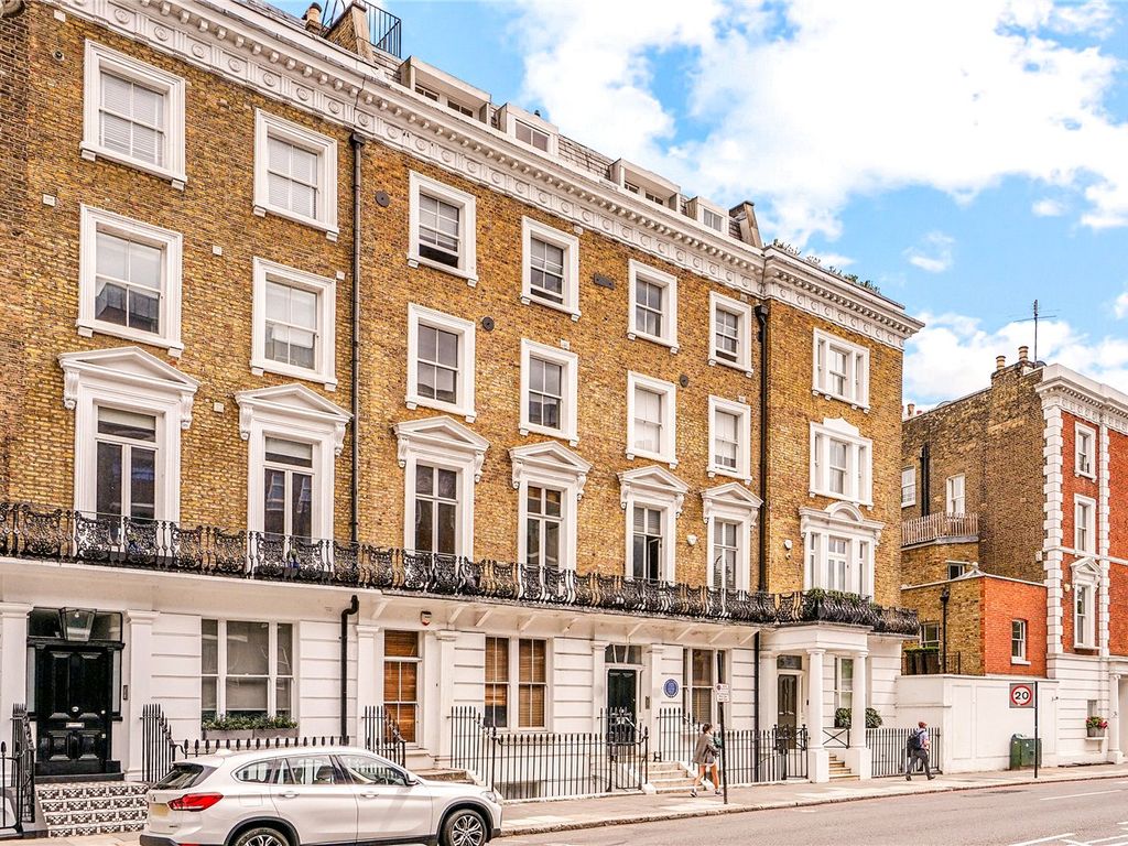1 bed flat for sale in Oakley Street, Chelsea, London SW3, £575,000