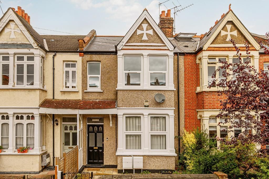 3 bed flat for sale in Milton Road, Hanwell, London W7, £435,000