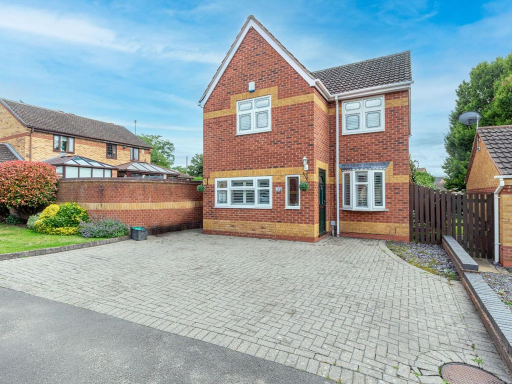 3 bed detached house for sale in Richardson Drive, Wordsley, Stourbridge DY8, £350,000