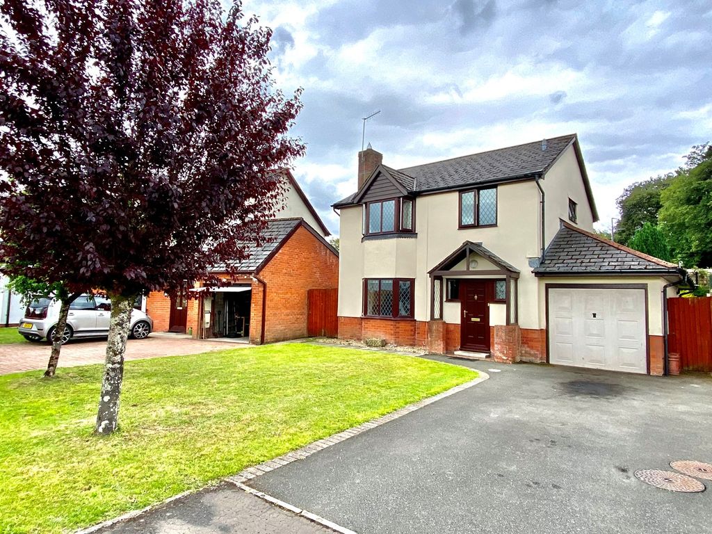 3 bed detached house for sale in Cambria Close, Caerleon, Newport NP18, £375,000