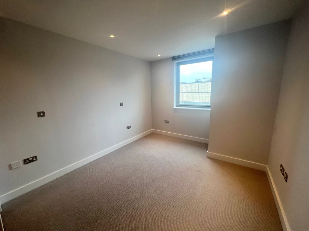 1 bed flat to rent in Bute Terrace, Cardiff CF10, £1,200 pcm