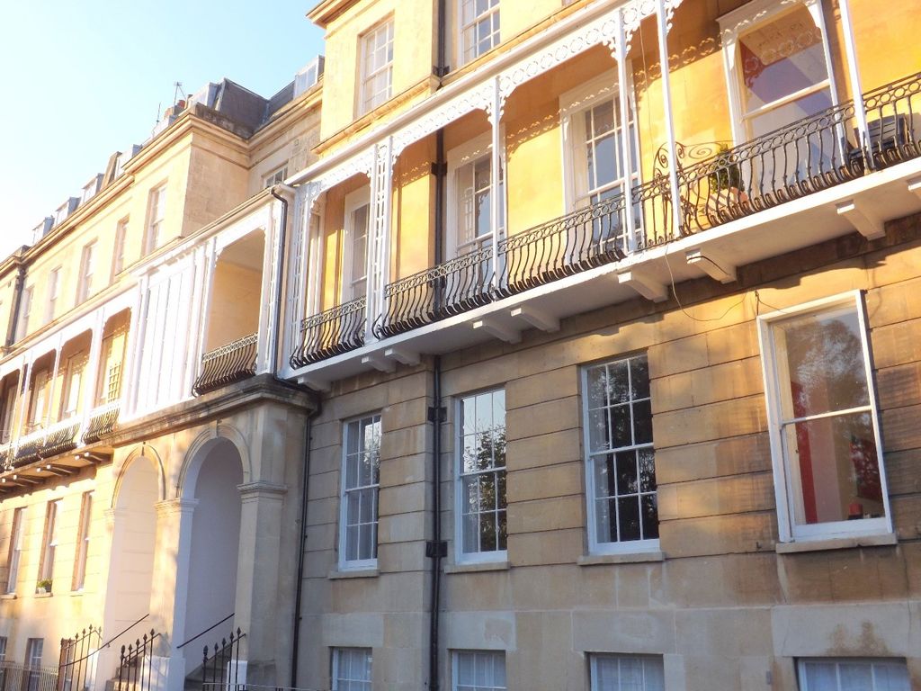 2 bed flat to rent in Lansdown Place, Cheltenham GL50, £1,495 pcm