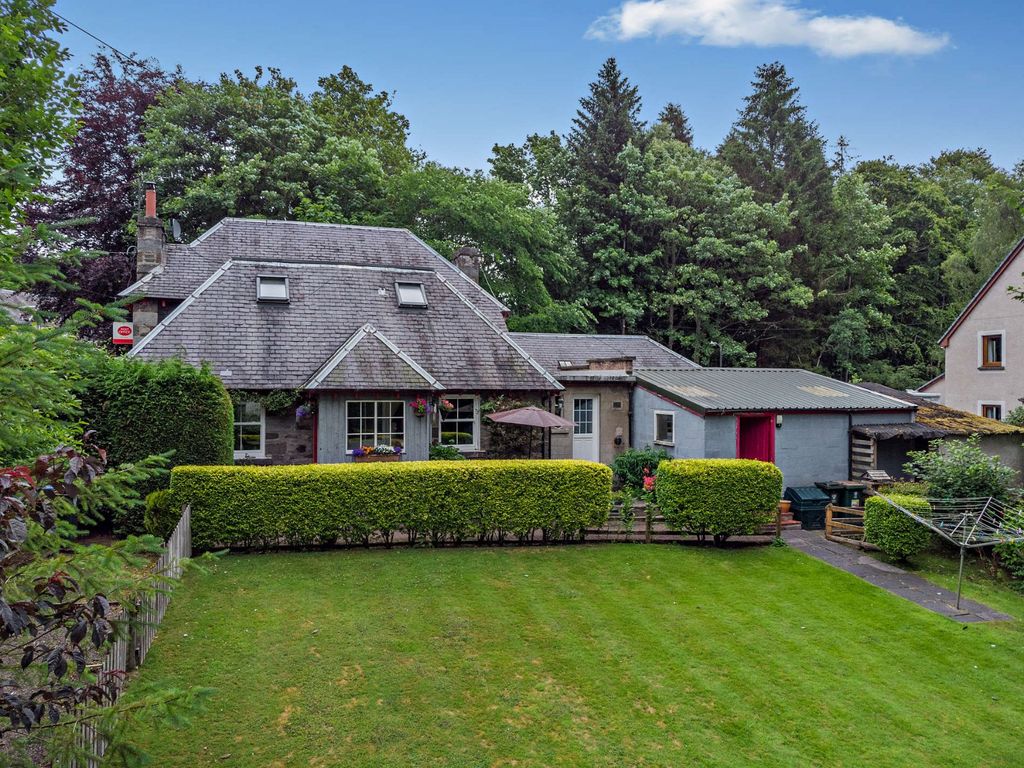 3 bed detached house for sale in Strathtay, Pitlochry, Perthshire PH9, £450,000