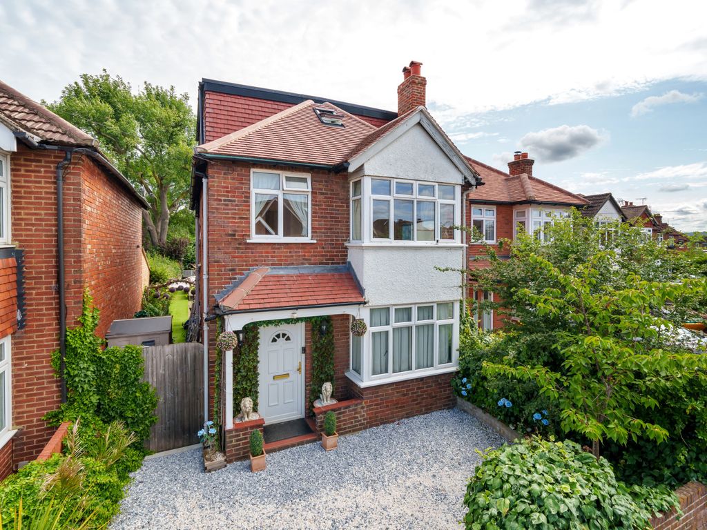 4 bed detached house for sale in Whitemore Road, Guildford GU1, £645,000