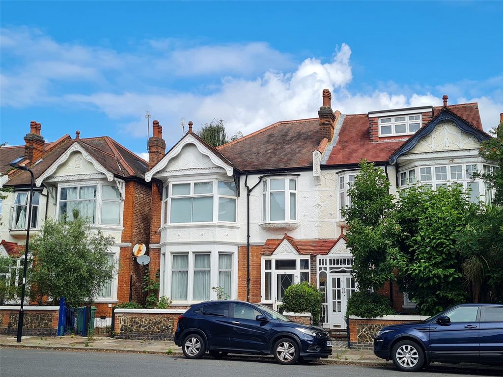 3 bed flat to rent in Fordhook Avenue, Ealing Common W5, £3,000 pcm