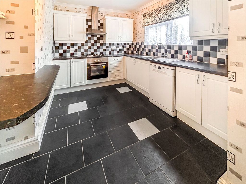 3 bed terraced house for sale in St. Neots Road, Romford RM3, £350,000