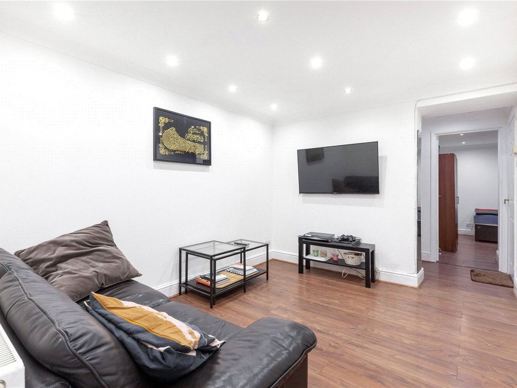 2 bed flat for sale in Hackney Road, London E2, £499,950