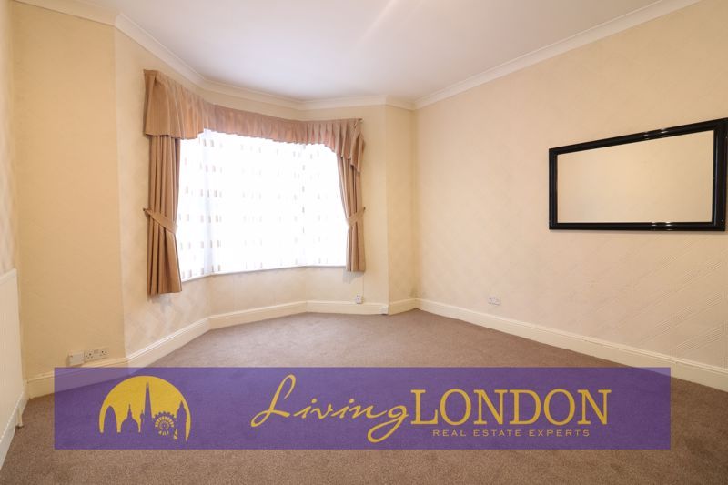 1 bed flat for sale in Langham Road, London N15, £399,950
