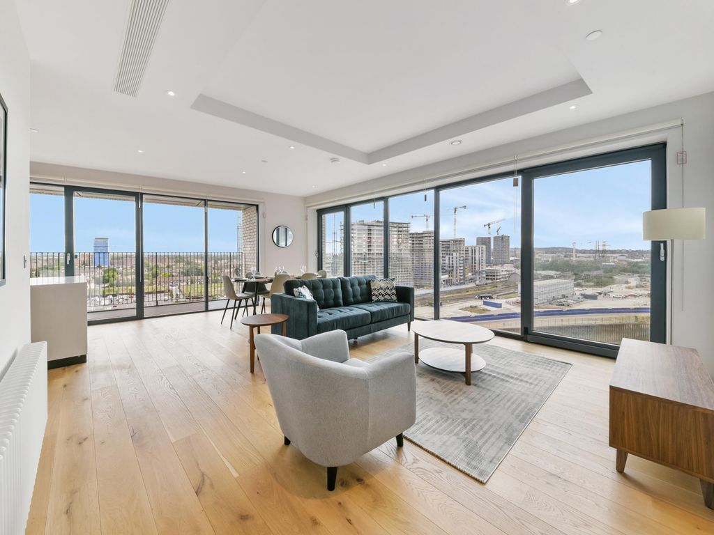 New home, 3 bed flat for sale in Corson House, London City Island, London E14, £830,000