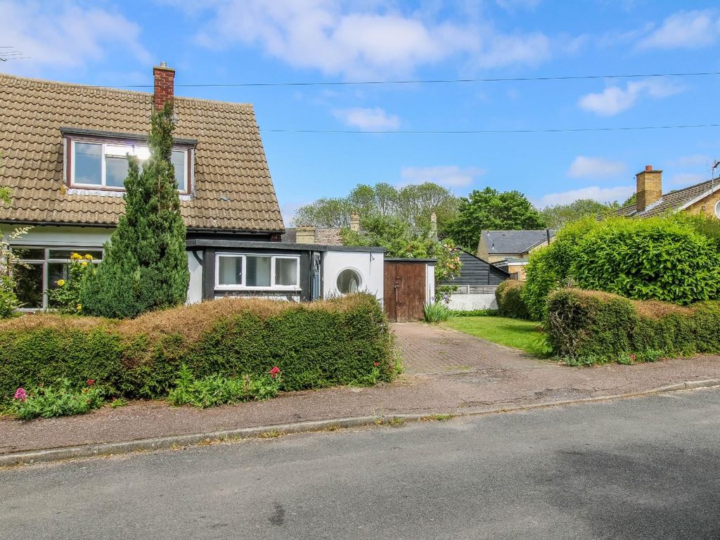 3 bed detached house for sale in Neale Close, Cherry Hinton, Cambridge CB1, £495,000