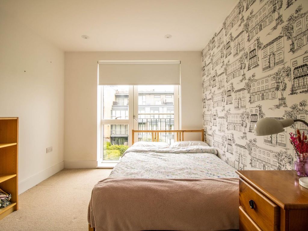 2 bed flat for sale in Kingsley Walk, Cambridge CB5, £595,000
