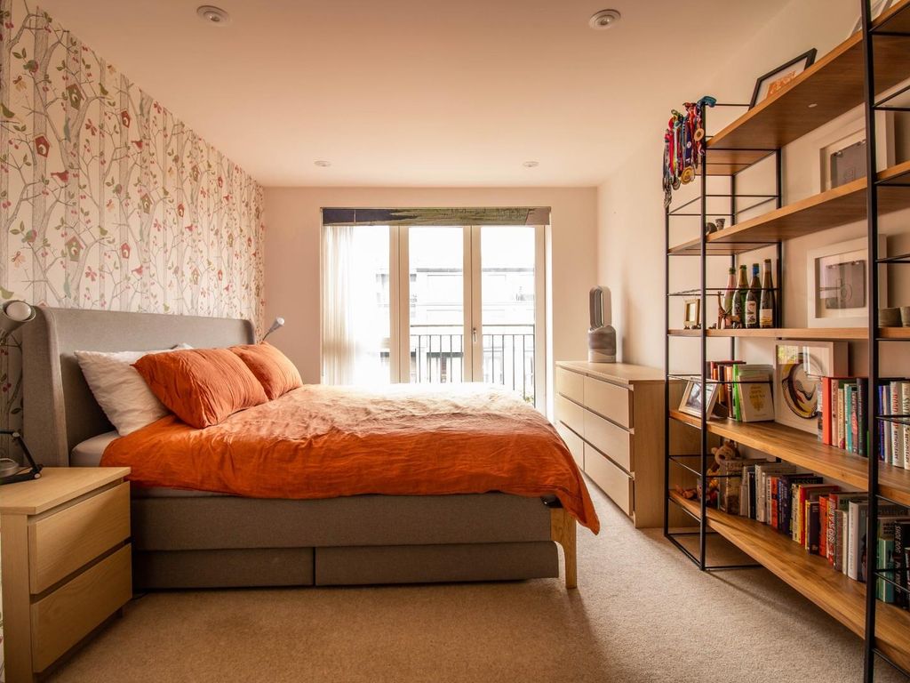 2 bed flat for sale in Kingsley Walk, Cambridge CB5, £595,000