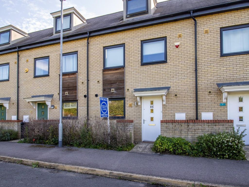 3 bed terraced house for sale in Cranesbill Close, Cambridge CB4, £445,000