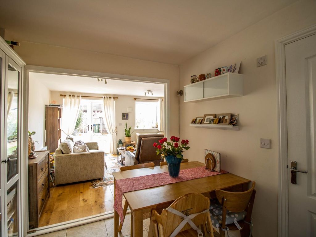 3 bed terraced house for sale in Cranesbill Close, Cambridge CB4, £445,000