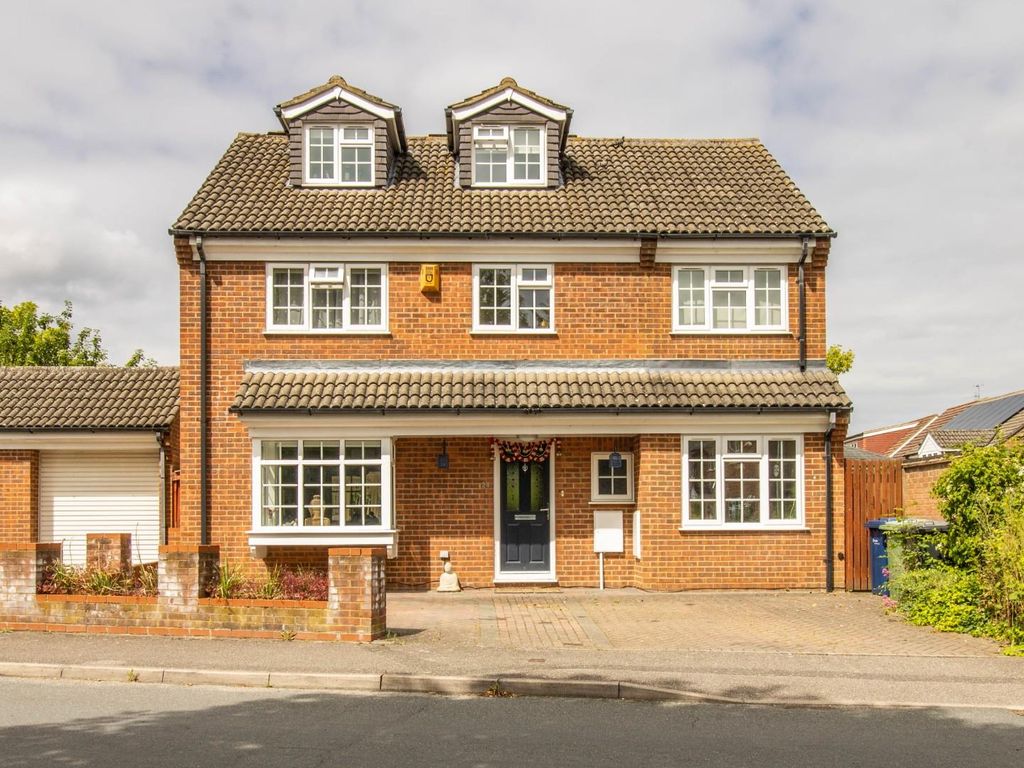 5 bed detached house for sale in Headington Drive, Cherry Hinton, Cambridge CB1, £835,000