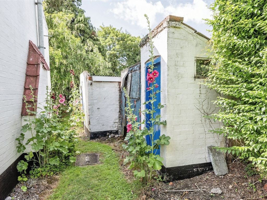 4 bed cottage for sale in Stubb Road, Hickling, Norwich NR12, £400,000