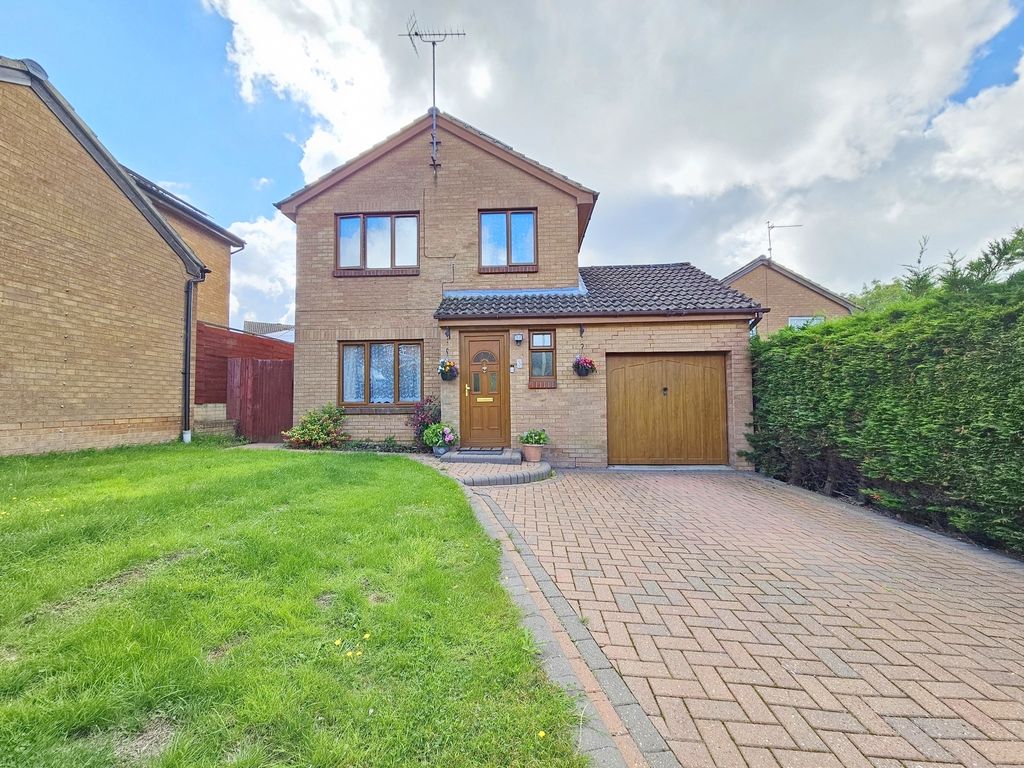 4 bed detached house for sale in Treeton Close, Lower Earley, Reading RG6, £515,000