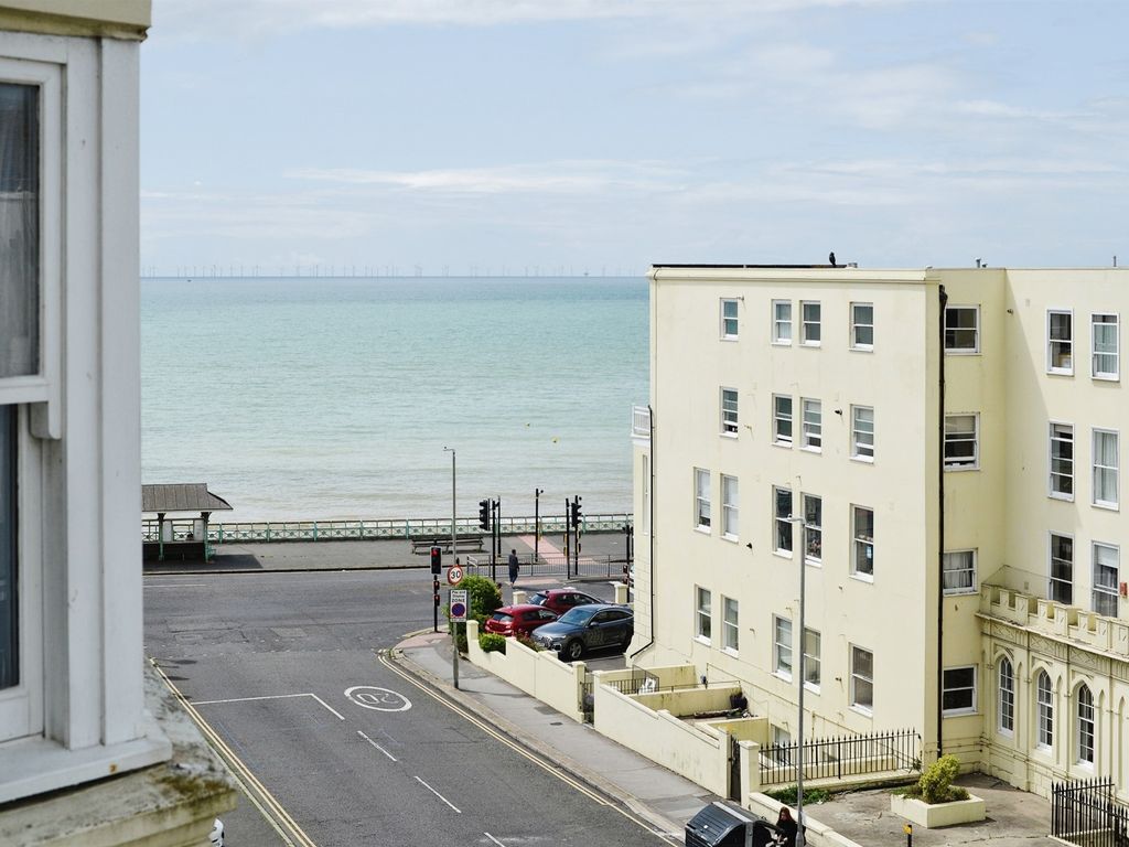 1 bed flat for sale in Lower Rock Gardens, Brighton BN2, £235,000