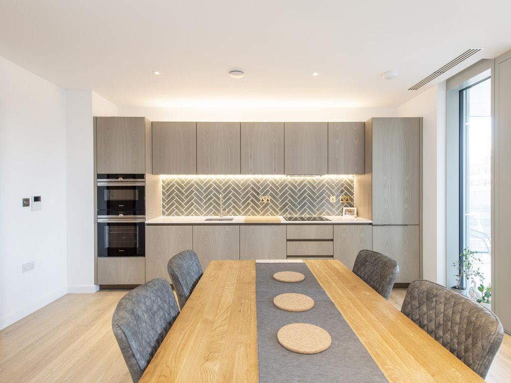 1 bed flat for sale in Atlas Building, City Road EC1V, £685,000